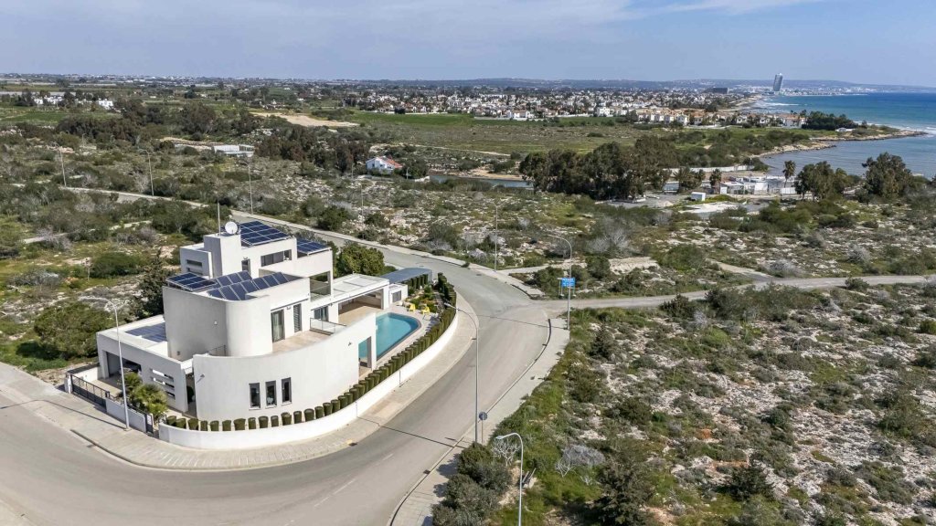 Piso en Famagusta, Chipre, 335 m² - imagen 1