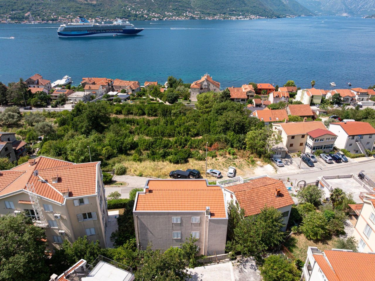 Villa en Dobrota, Montenegro, 267 m² - imagen 1