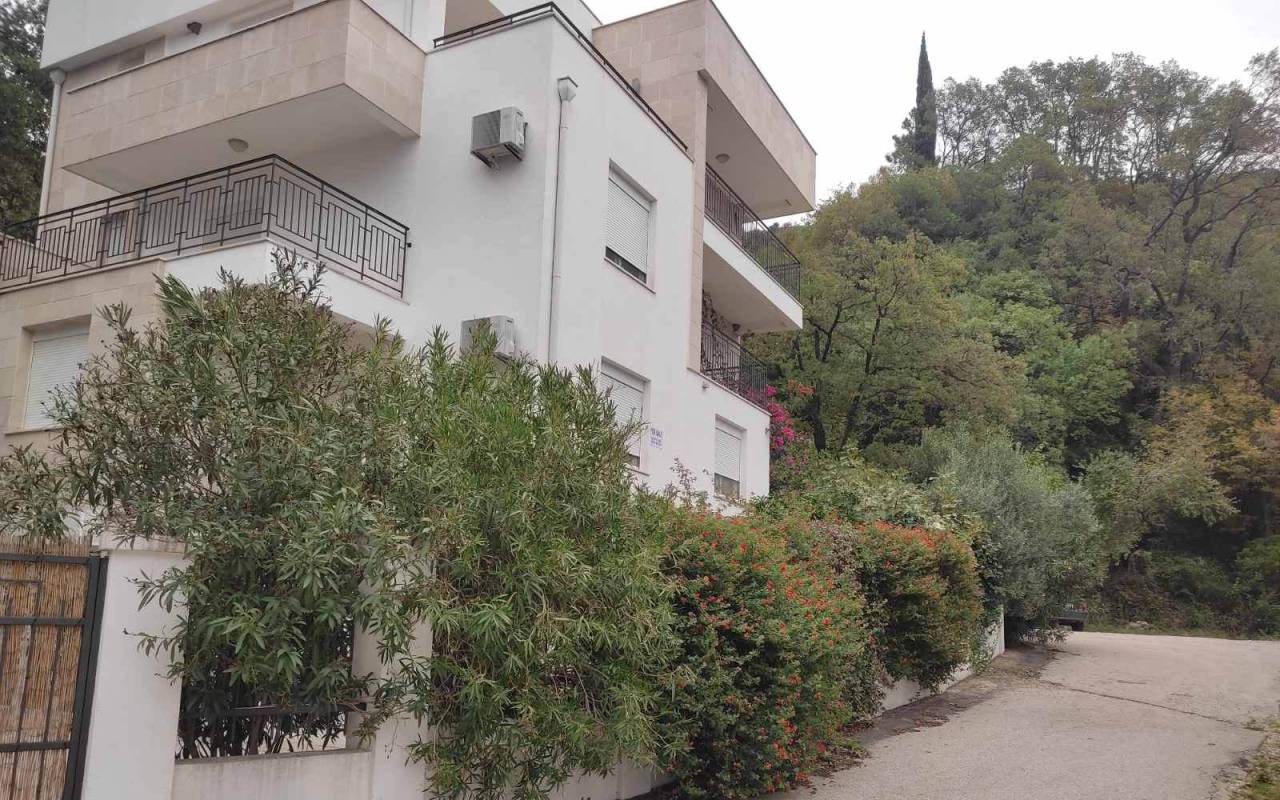 House in Petrovac, Montenegro, 400 m² - picture 1