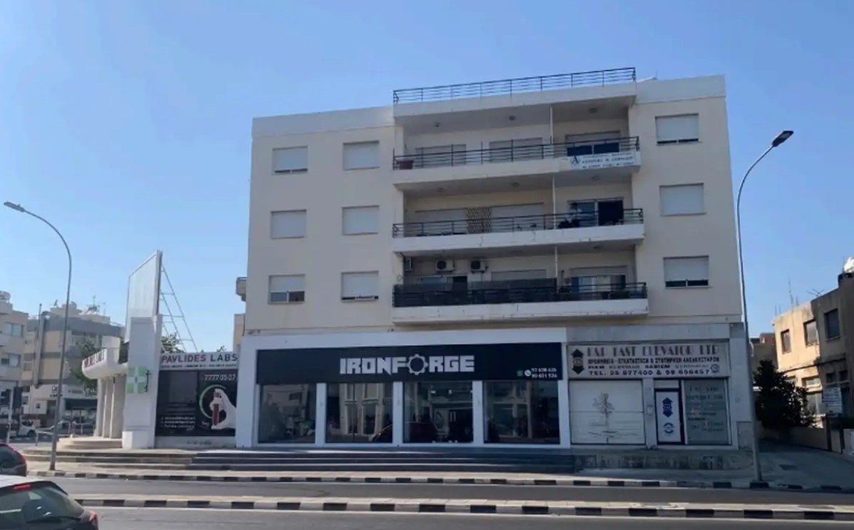 Commercial apartment building in Agios Georgios, Cyprus - picture 1