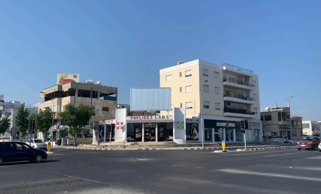 Commercial apartment building in Agios Georgios, Cyprus - picture 3