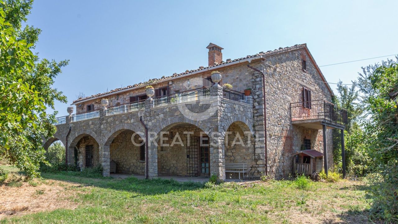 Maison à Montegabbione, Italie, 535.4 m² - image 1
