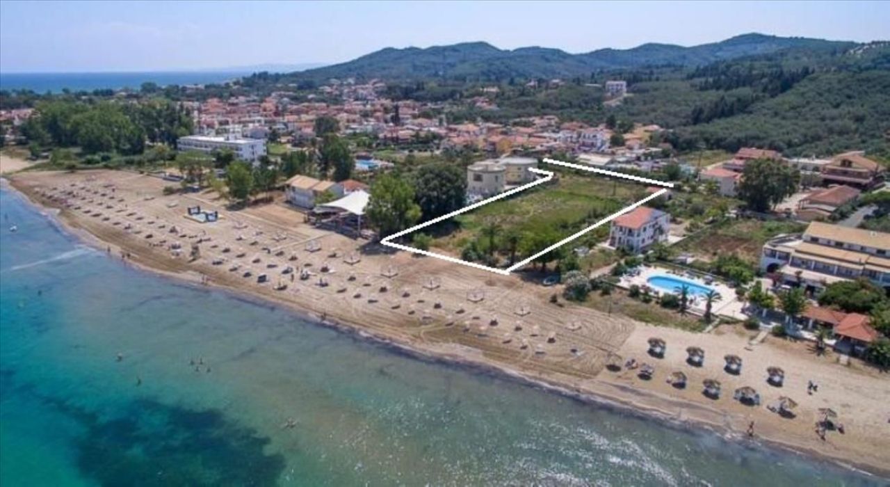 Terrain à Corfou, Grèce, 4 451 m² - image 1