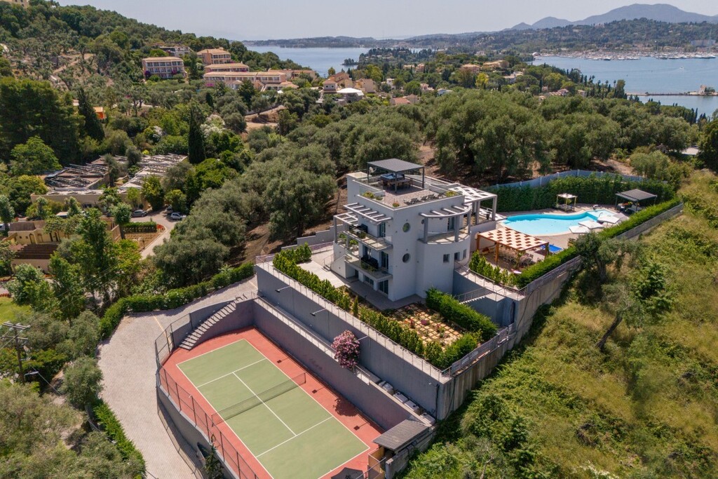 Villa à Corfou, Grèce, 436 m² - image 1