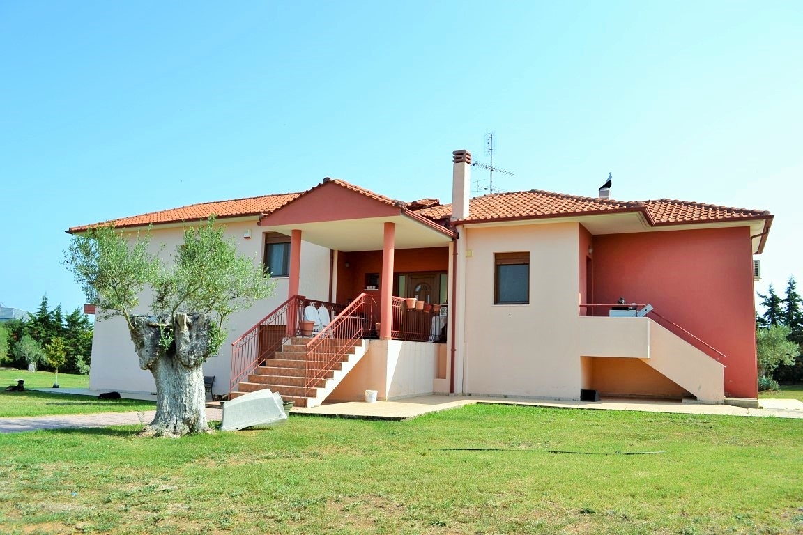 Villa in Chalkidiki, Greece, 400 m² - picture 1