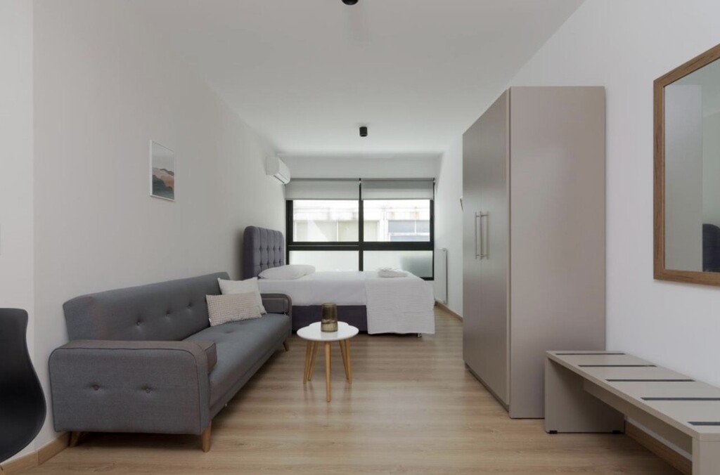 Flat in Athens, Greece, 23 m² - picture 1