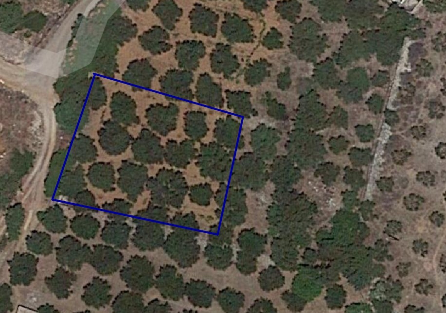 Terrain à Héraklion, Grèce, 2 400 m² - image 1