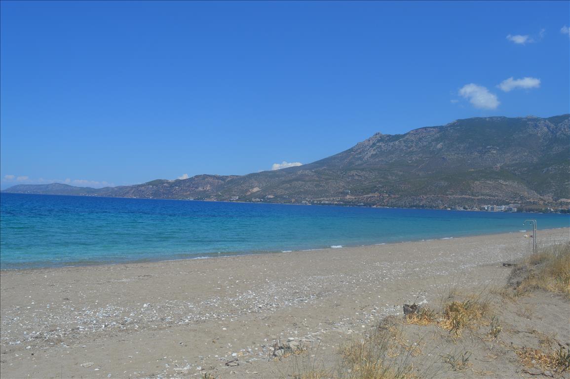 Land in Loutraki, Greece, 3 000 m² - picture 1