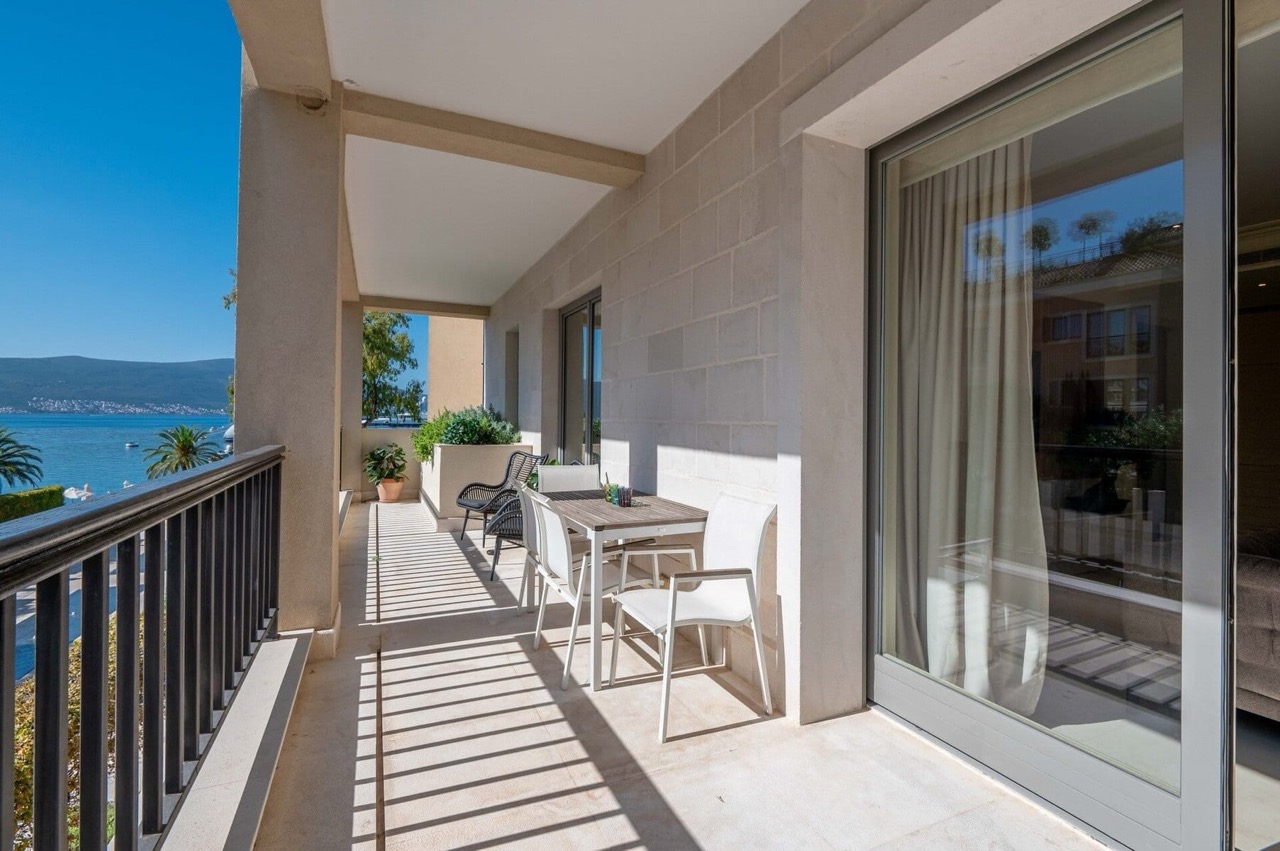 Flat in Tivat, Montenegro, 121 m² - picture 1