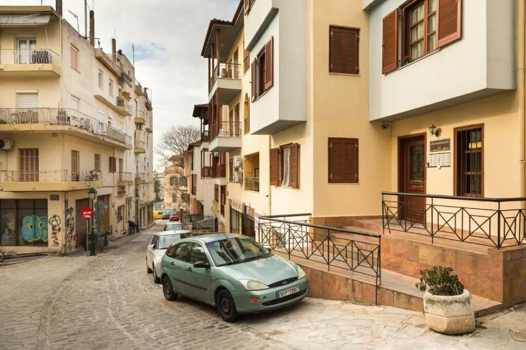 Flat in Thessaloniki, Greece, 27 m² - picture 9