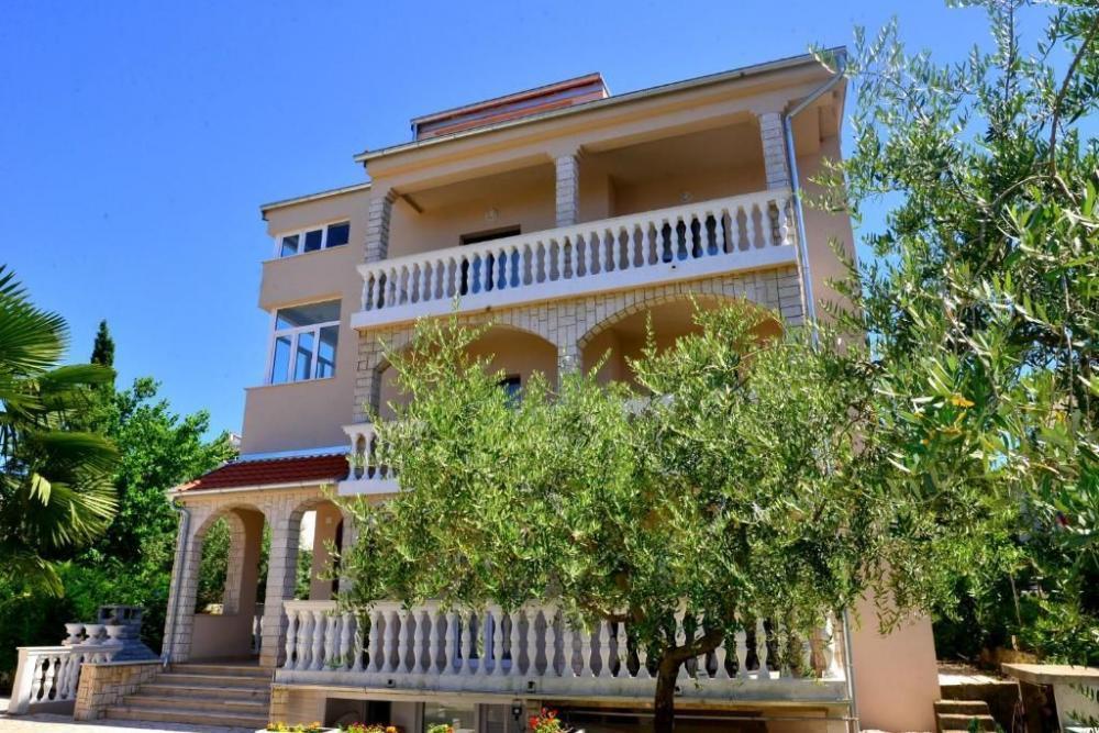 Hotel Malinska, Croacia, 560 m² - imagen 1