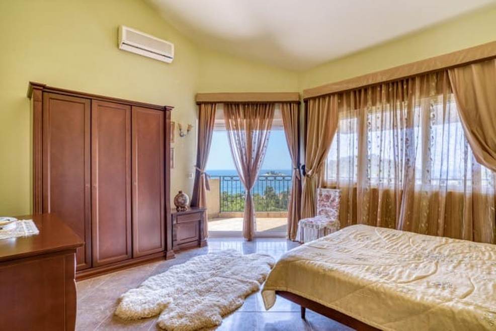 Maison à Petrovac, Monténégro, 230 m² - image 1