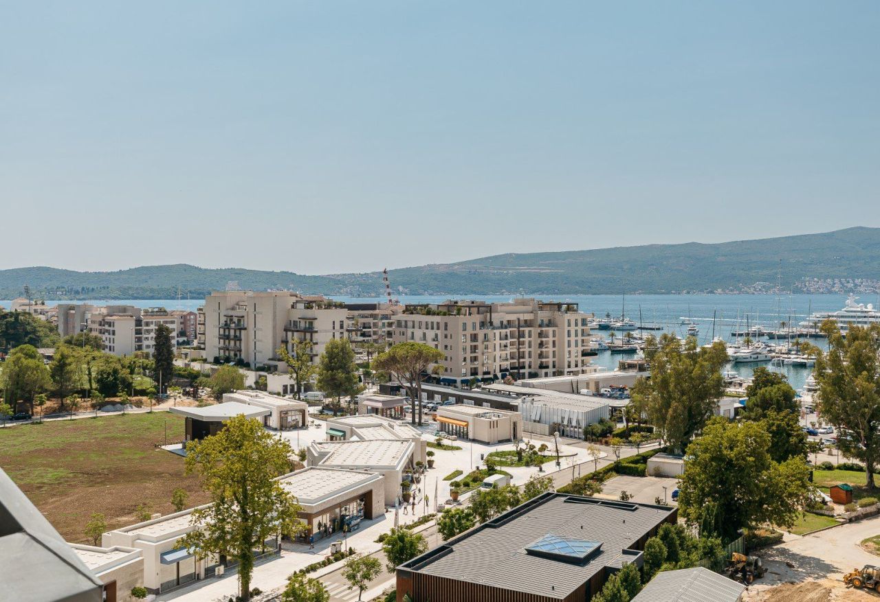 Appartement à Tivat, Monténégro, 81 m² - image 1