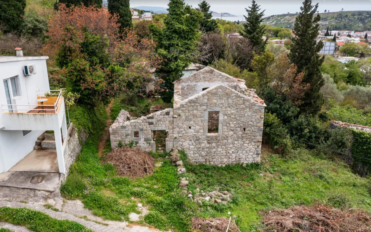Haus in Sutomore, Montenegro, 100 m² - Foto 1