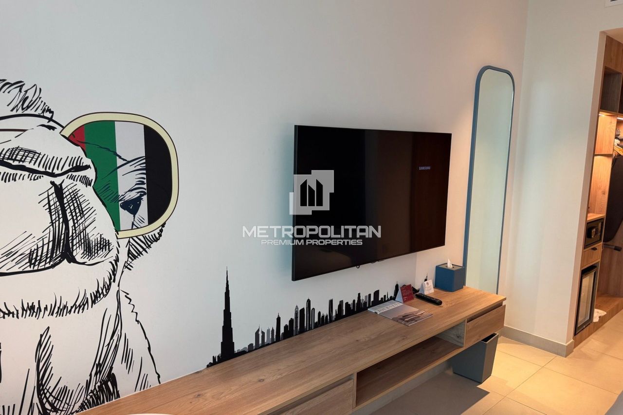 Apartment in Dubai, UAE, 35 m² - picture 2