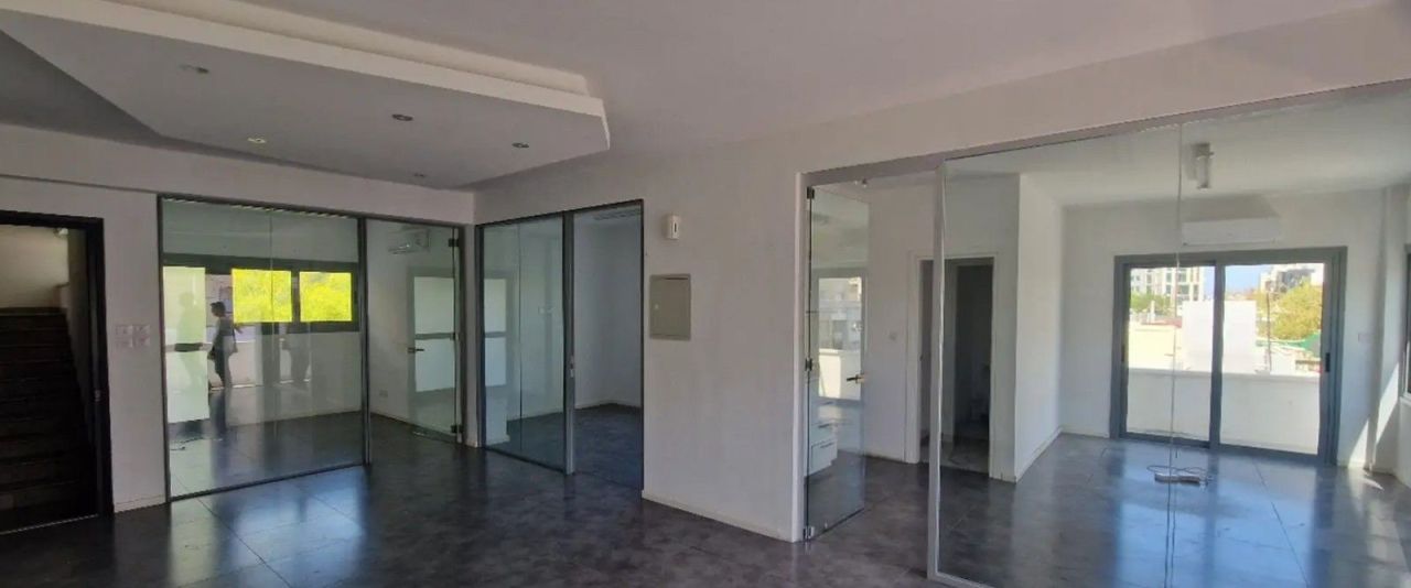 Büro in Limassol, Zypern, 80 m² - Foto 1