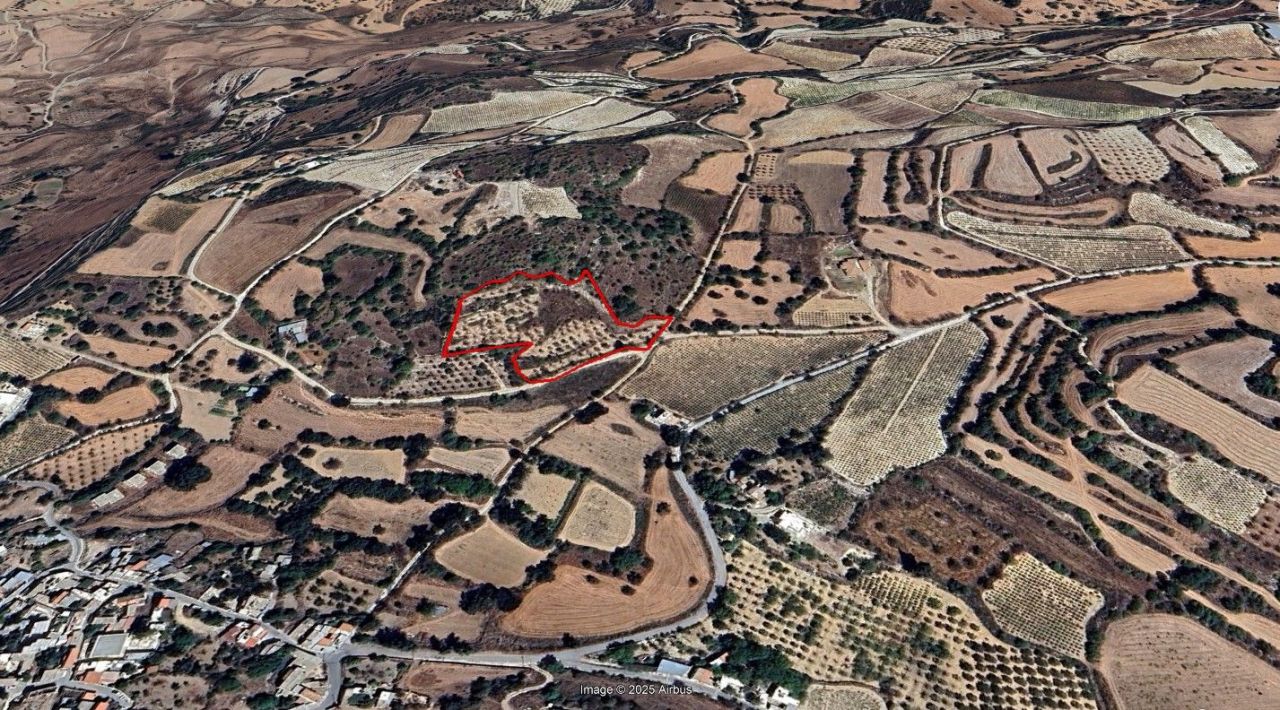 Terreno en Pafos, Chipre, 9 997 m² - imagen 1