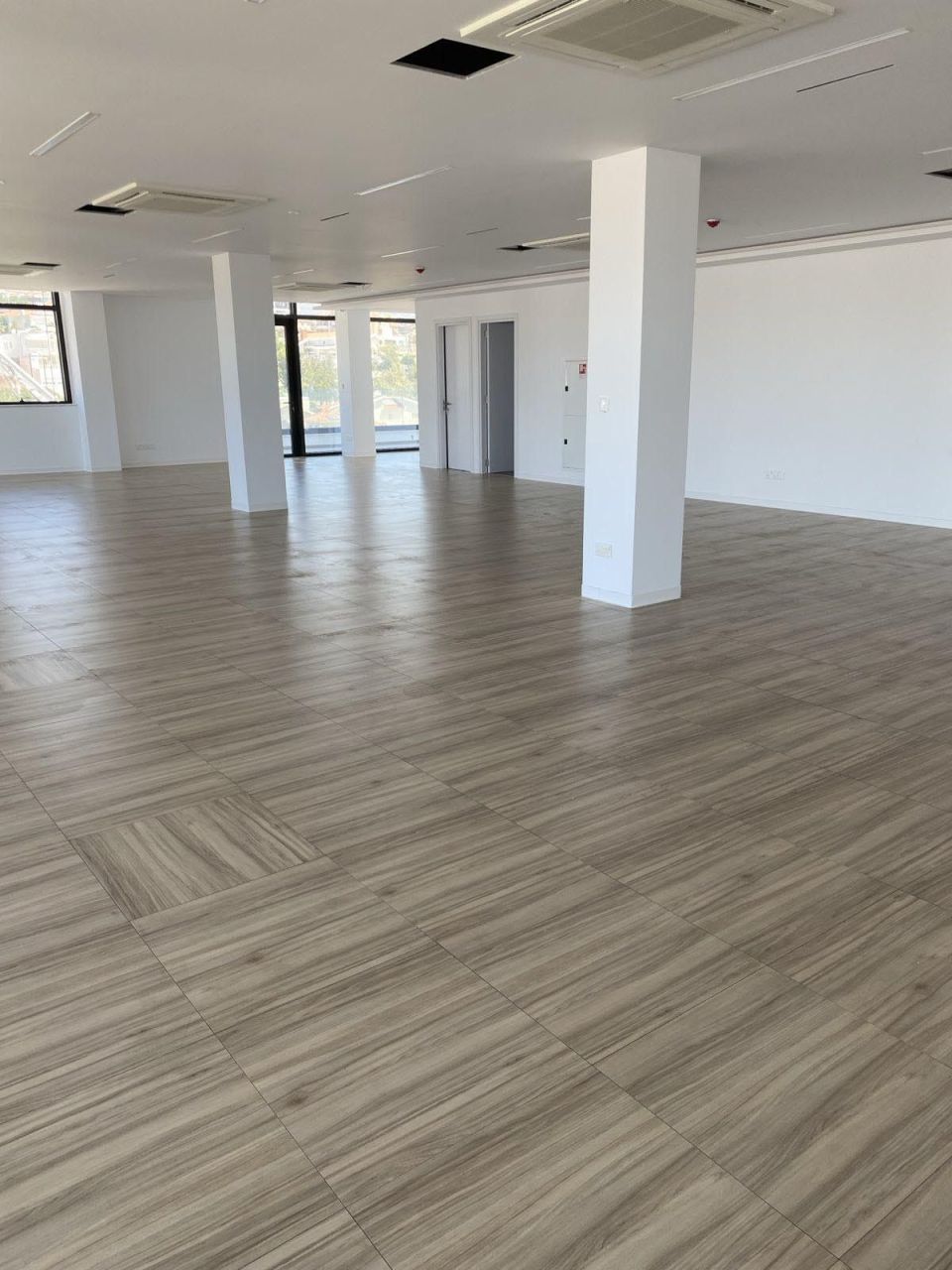 Office in Limassol, Cyprus, 542 m² - picture 2