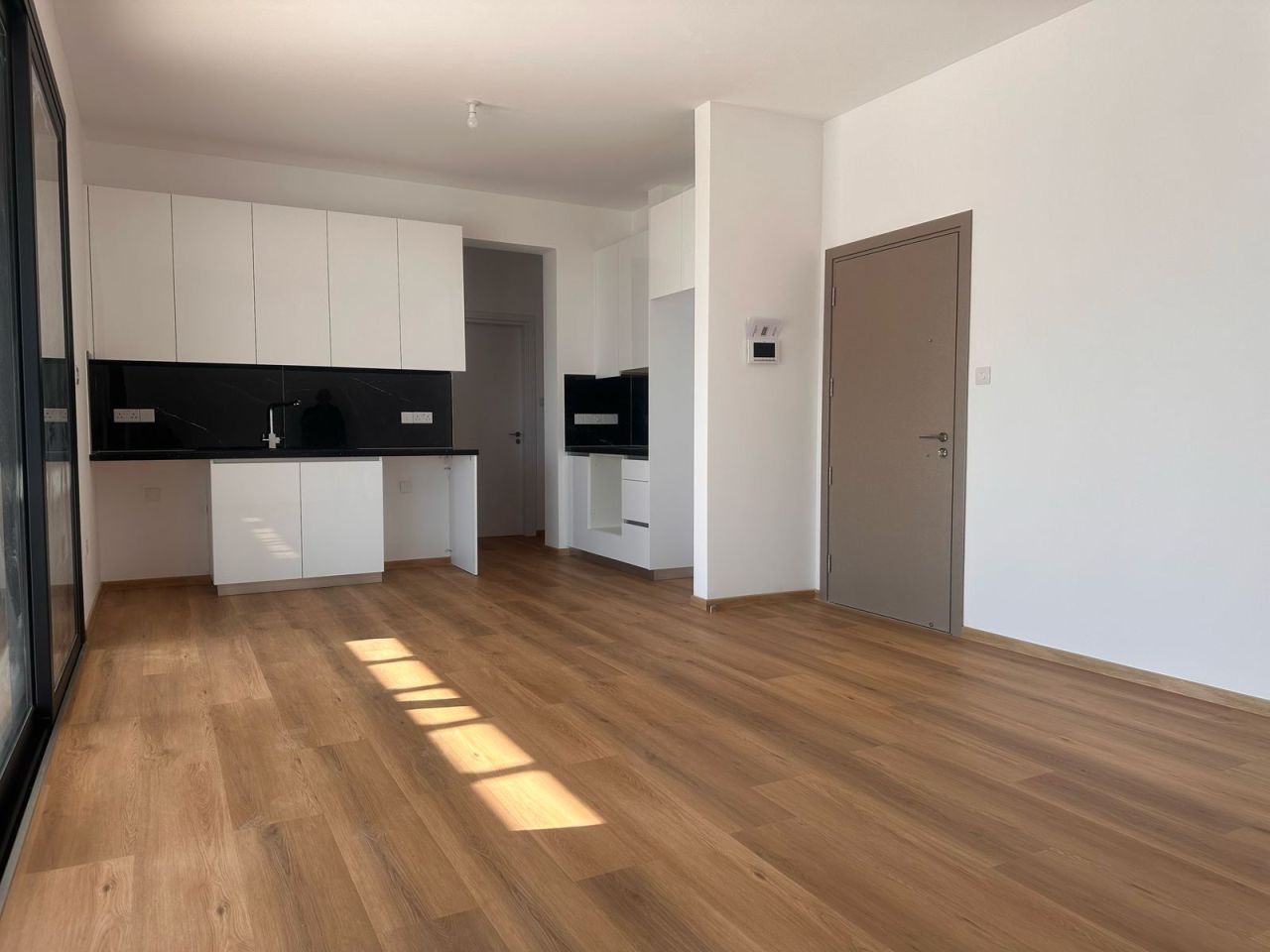 Apartment in Agios Athanasios, Cyprus, 196 m² - picture 1