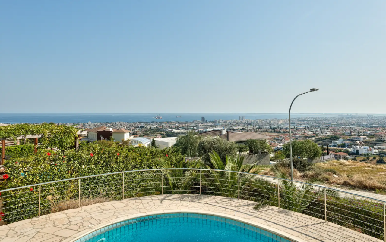 Maison à Germasogeia, Chypre, 287 m² - image 2