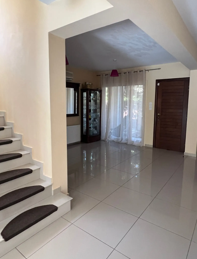 Casa a Mouttagiaka, Cipro, 240 m² - foto 4