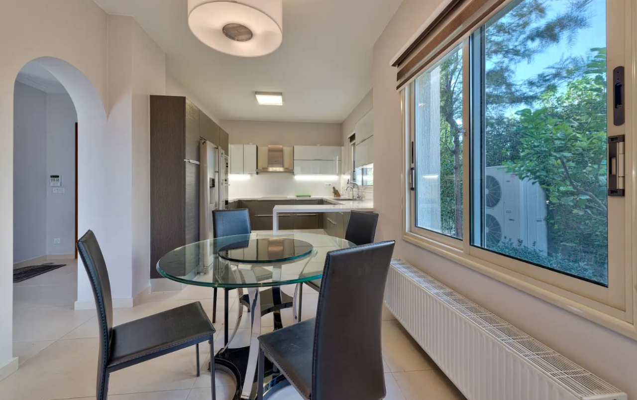 Maison à Germasogeia, Chypre, 287 m² - image 11