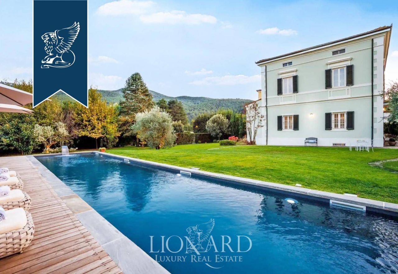 Villa à Lucques, Italie, 398 m² - image 1