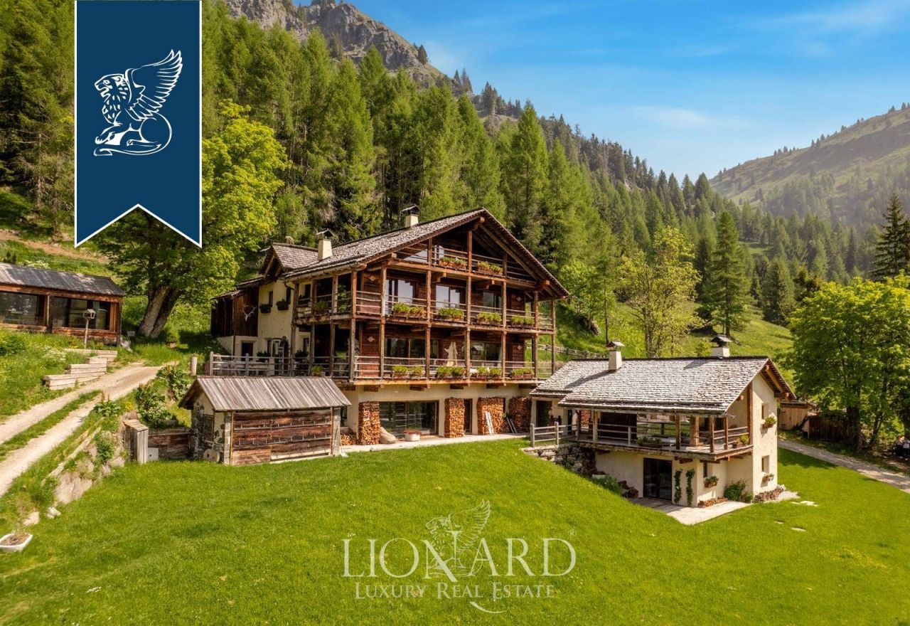 Villa à Belluno, Italie, 900 m² - image 1