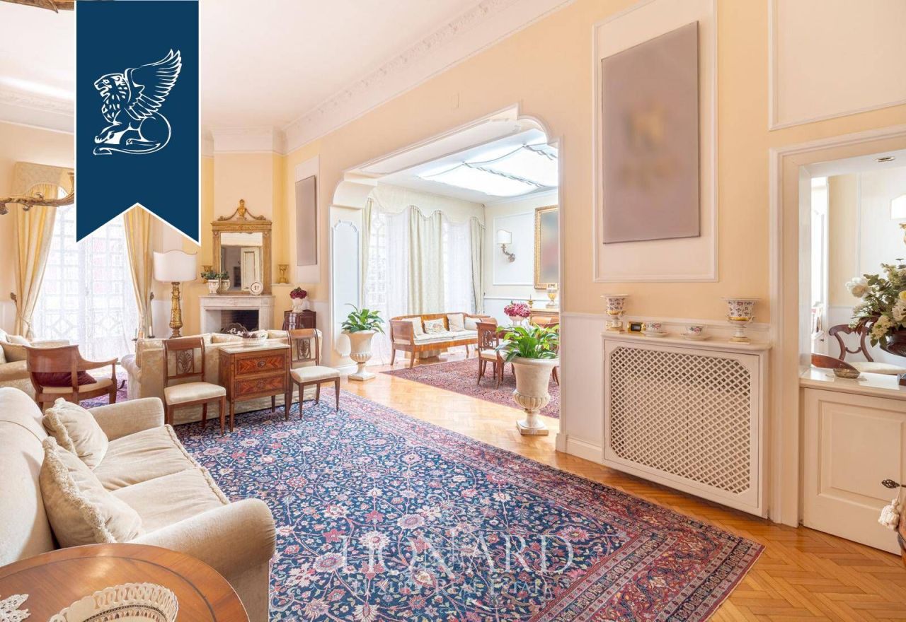 Villa à Naples, Italie, 419 m² - image 1