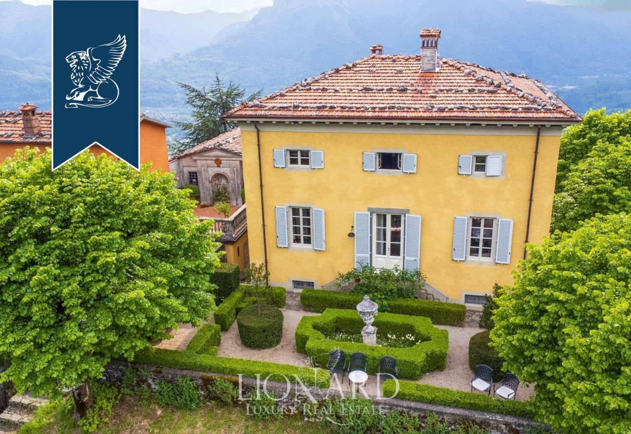 Villa in Lucca, Italien, 1 000 m² - Foto 1