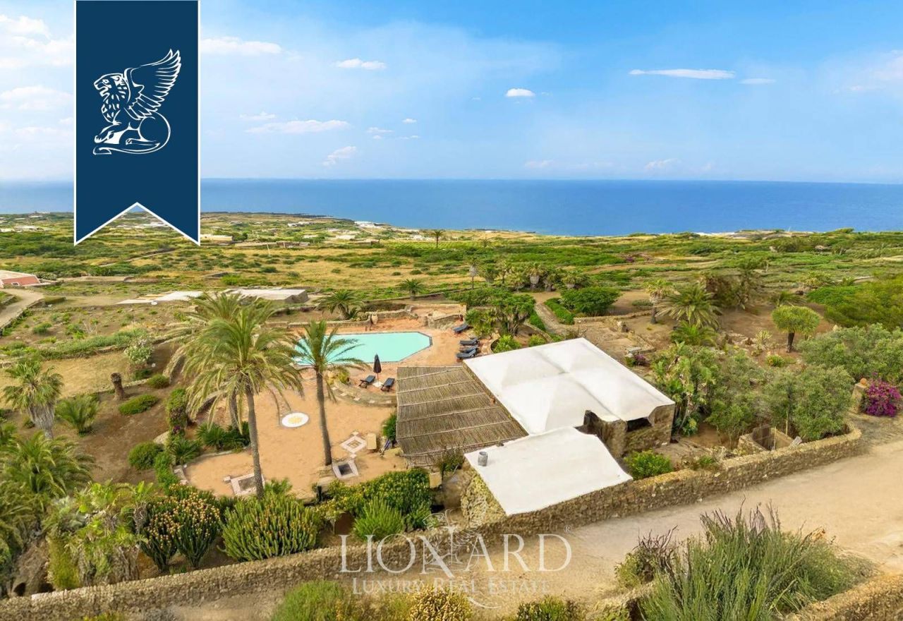 Villa à Pantelleria, Italie, 400 m² - image 1