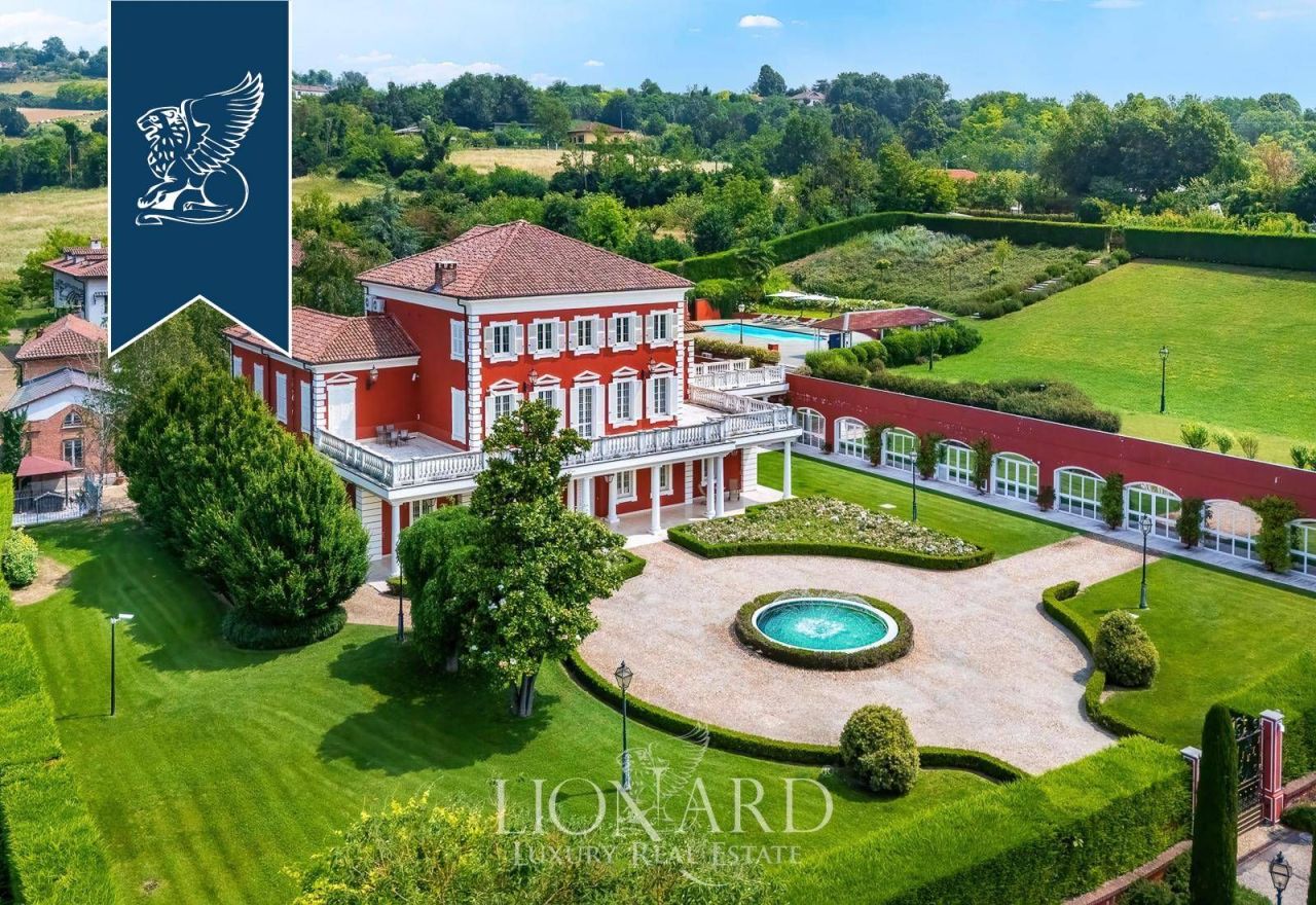 Villa in Alessandria, Italien, 1 205 m² - Foto 1