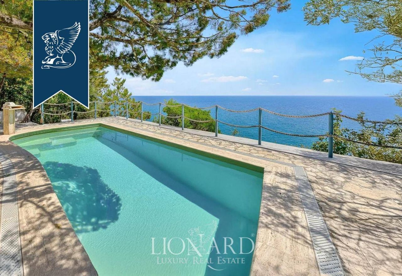 Villa en San Felice Circeo, Italia, 190 m² - imagen 1
