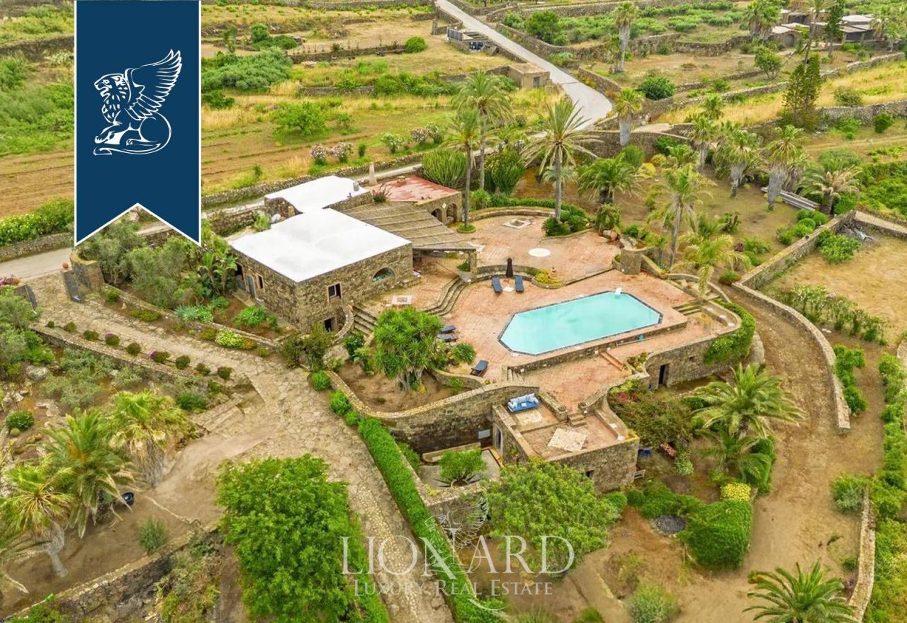 Villa à Pantelleria, Italie, 400 m² - image 2