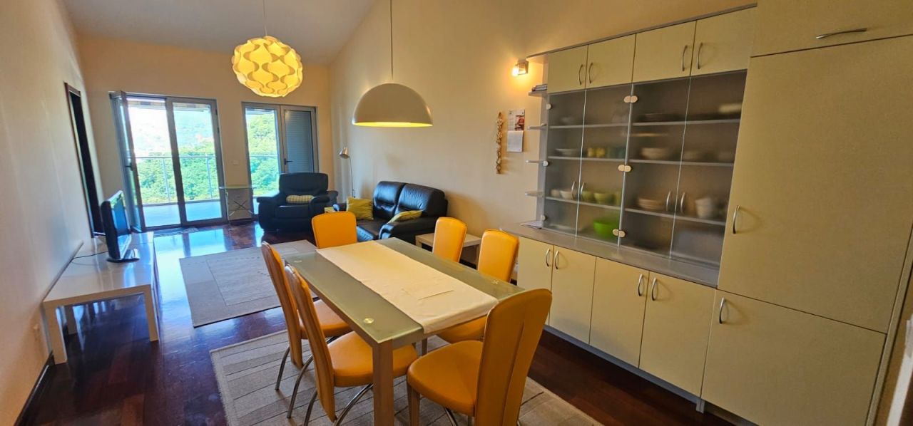 Apartment in Petrovac, Montenegro, 93 m² - Foto 1