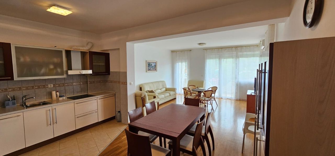 Apartamento en Petrovac, Montenegro, 108 m² - imagen 1