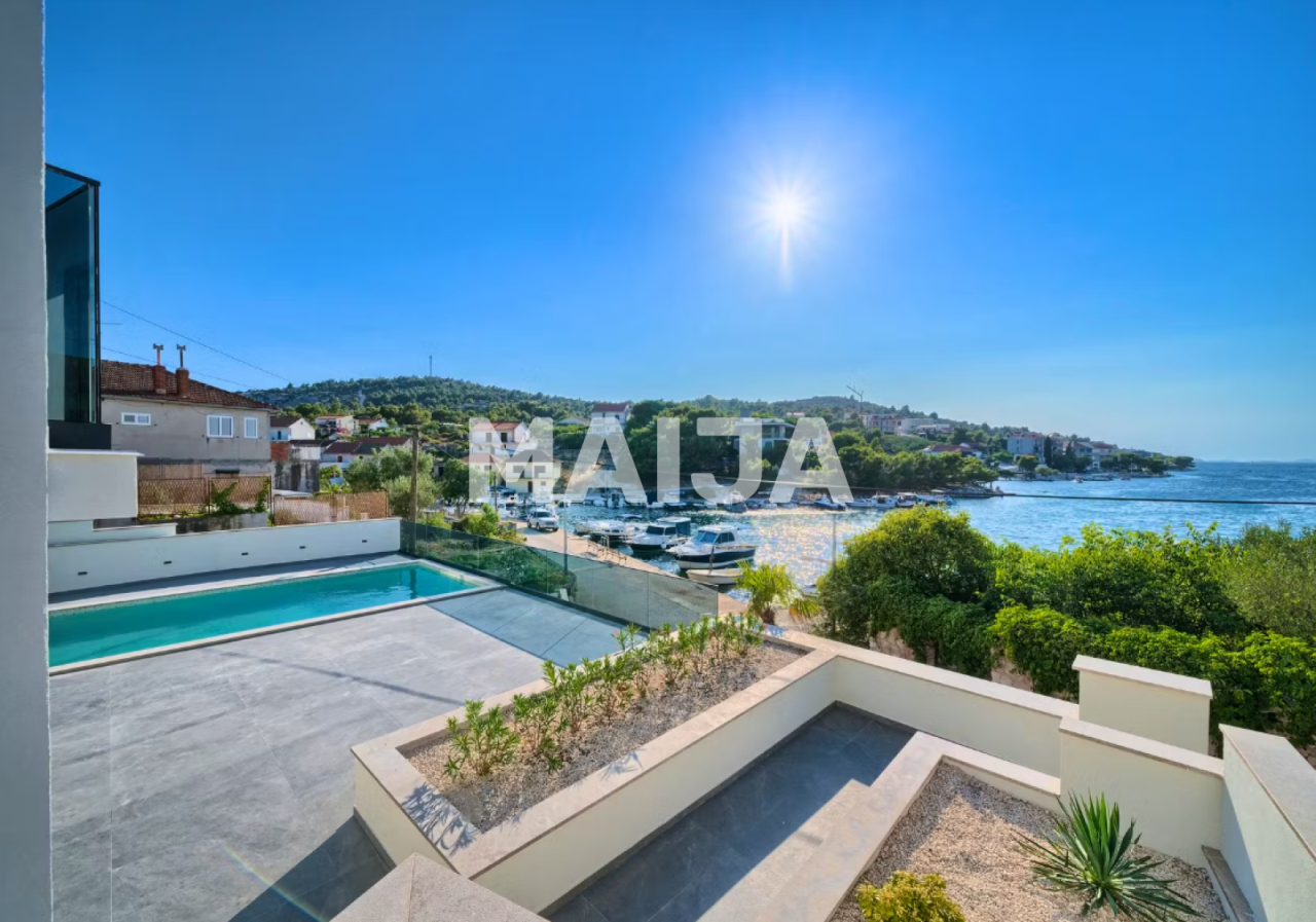 Villa à Rogoznica, Croatie, 225 m² - image 3