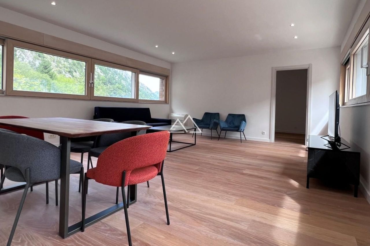 Apartment in Kotor, Montenegro, 198 m² - picture 4