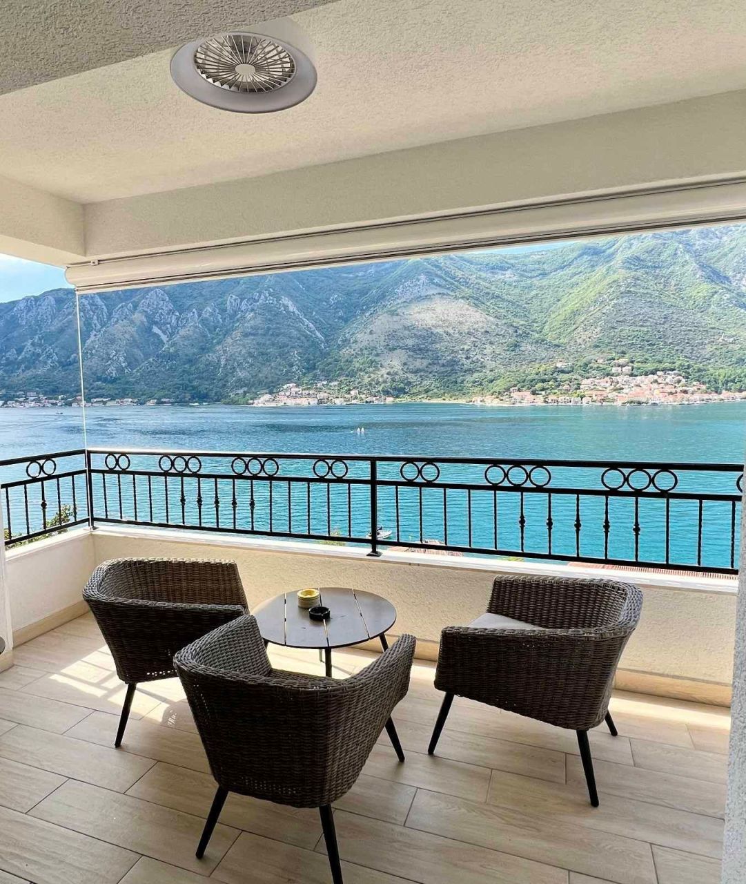 Appartement à Dobrota, Monténégro, 85 m² - image 1