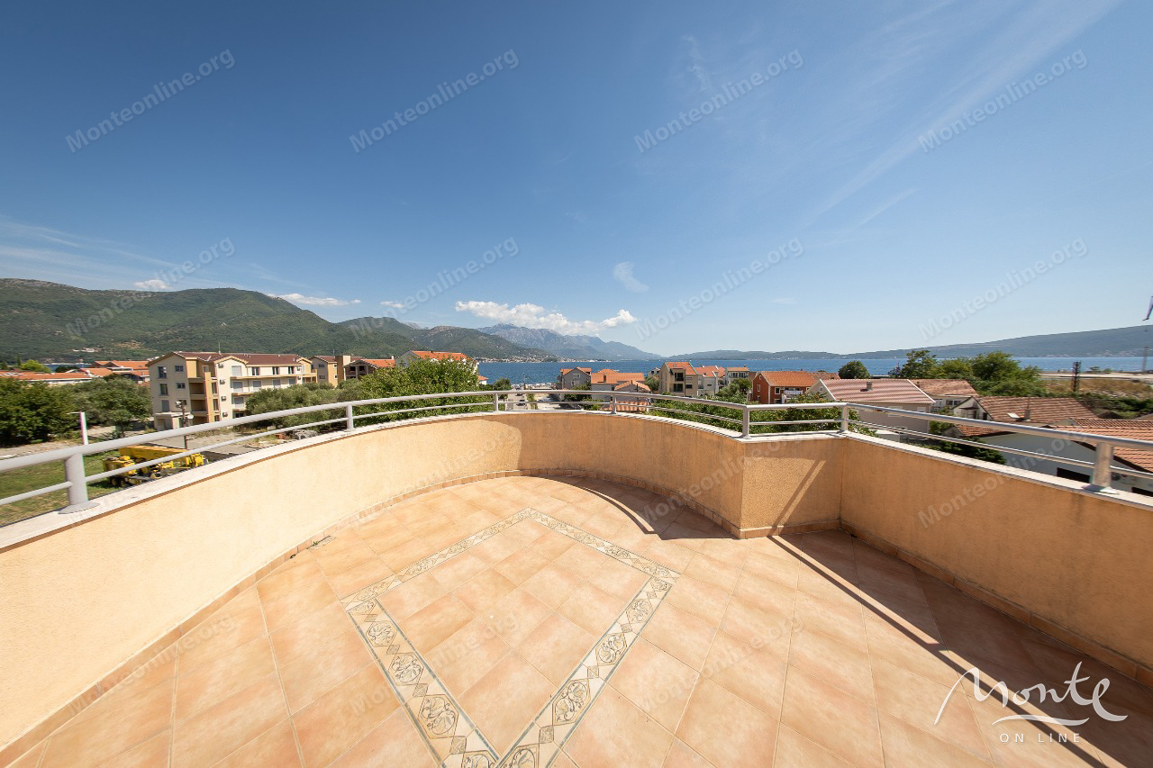 Piso en Herceg-Novi, Montenegro, 84 m² - imagen 1