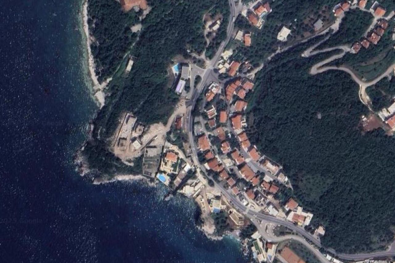 Land in Sveti Stefan, Montenegro, 742 m² - picture 1
