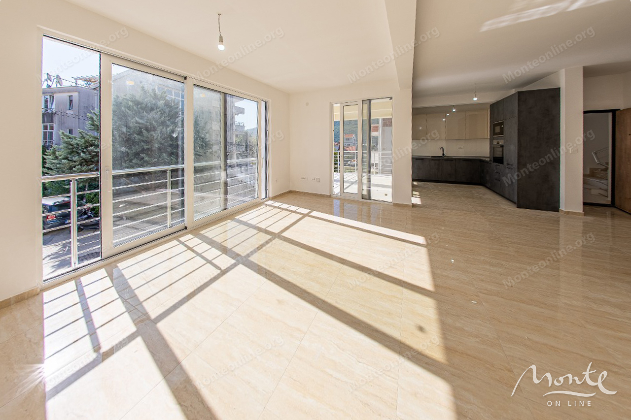 Appartement à Herceg-Novi, Monténégro, 73 m² - image 1