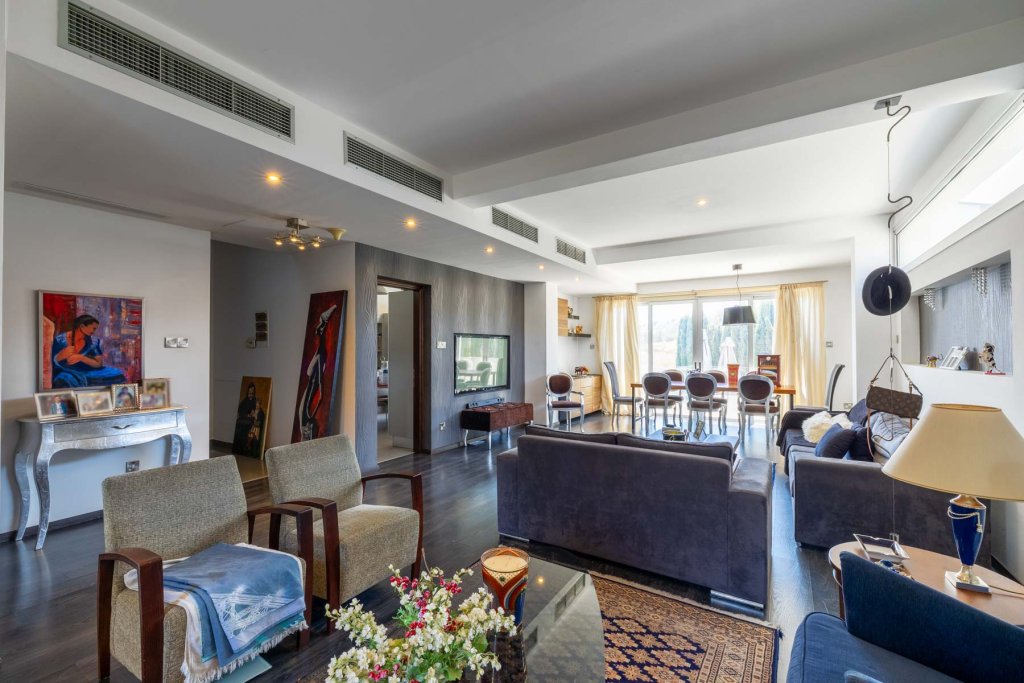 Flat in Limassol, Cyprus, 270 m² - picture 1