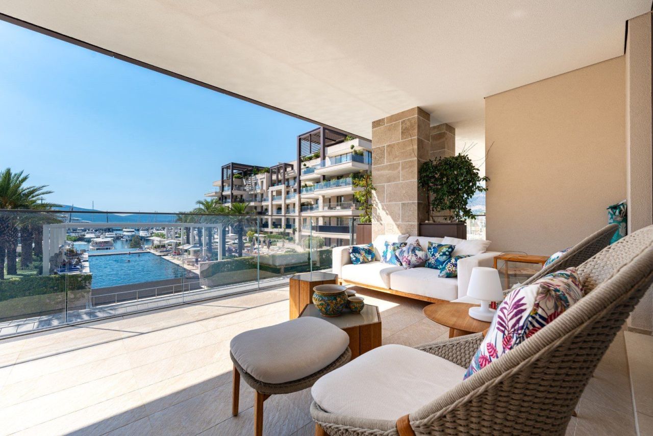 Appartement à Tivat, Monténégro, 175 m² - image 1