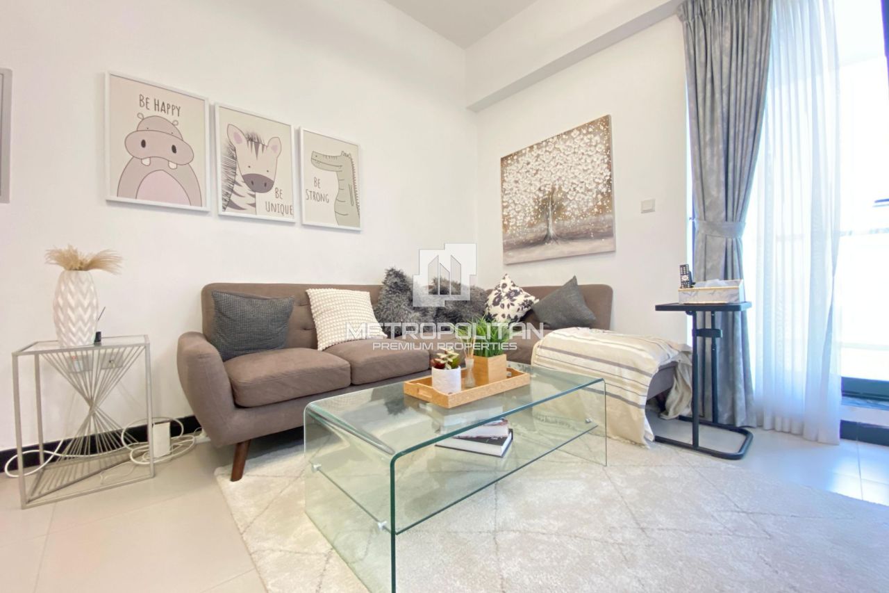 Apartment in Dubai, UAE, 95 m² - picture 1