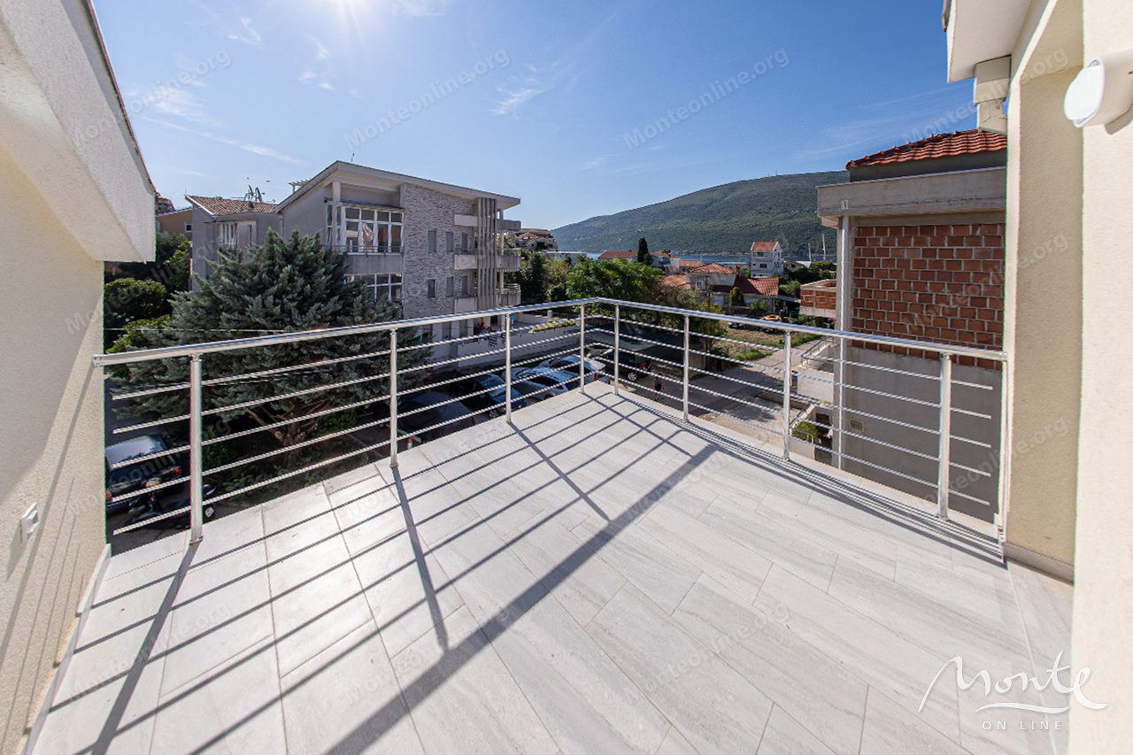 Flat in Herceg-Novi, Montenegro, 74 m² - picture 1