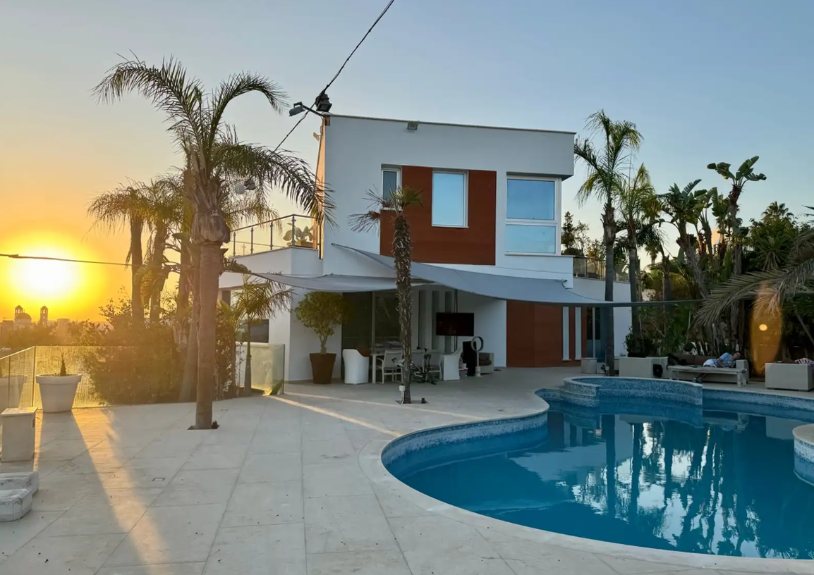 Maison à Germasogeia, Chypre, 470 m² - image 1