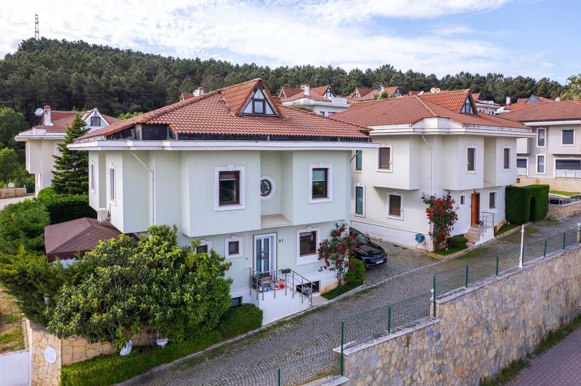 Villa en Çekmeköy, Turquia, 480 m² - imagen 2