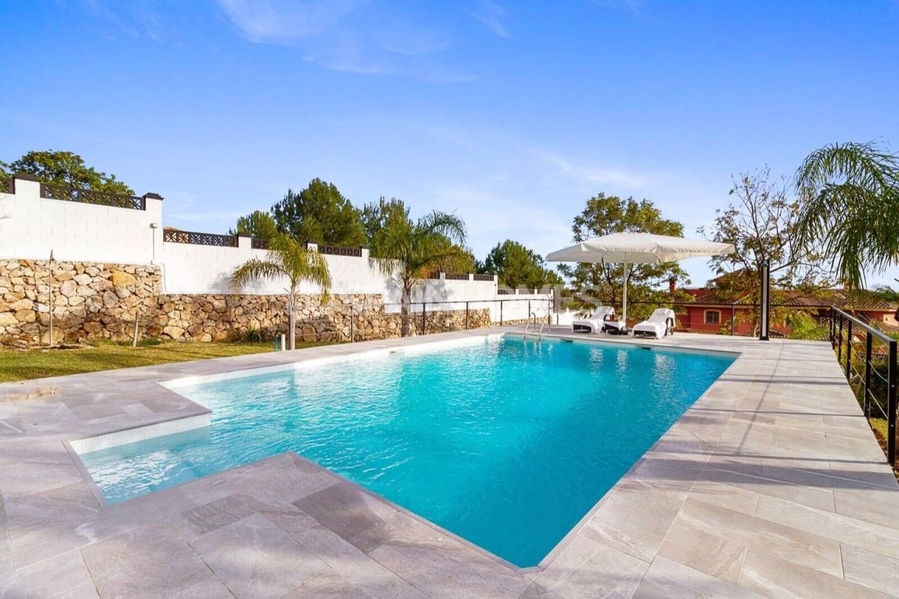 Villa in Benalmadena, Spain, 378 m² - picture 1
