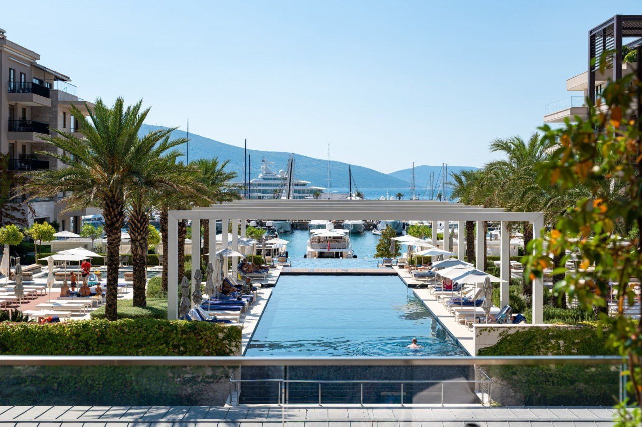 Appartement à Tivat, Monténégro, 175 m² - image 1